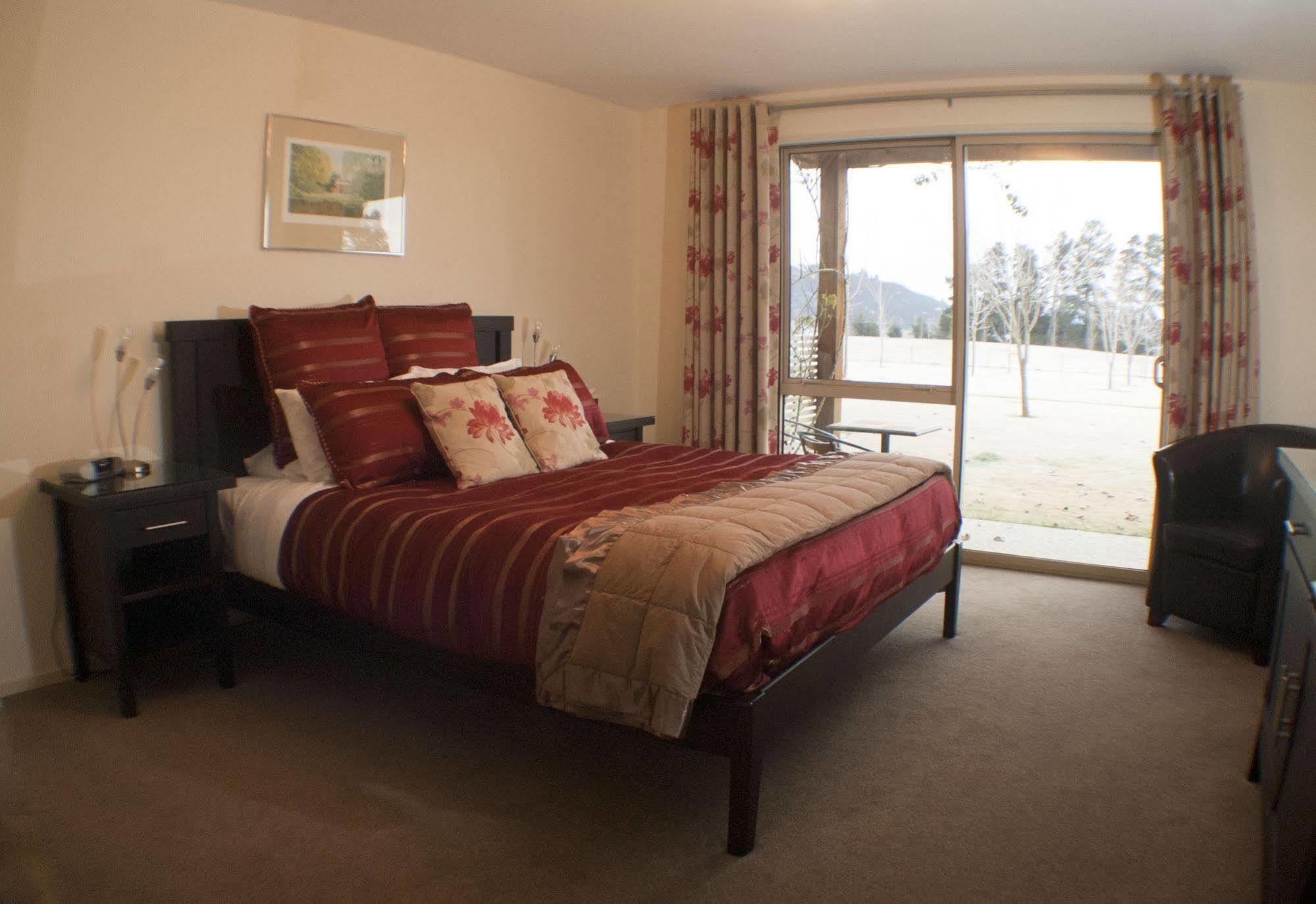 Maple Lodge Luxury Bed & Breakfast Albert Town Exteriér fotografie